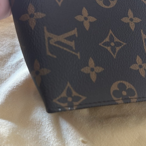 AUTHENTIC LOUIS VUITTON TOILETRY POUCH 26. Excellent condition. - Picture 14 of 14